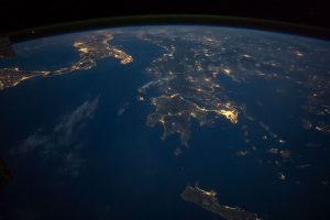 night globe - TA NEA - TA NEA