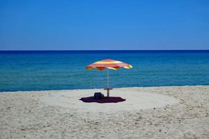 Tourist-fined-1200-for-taking-white-sand-from-Italian-beach - TA NEA - TA NEA