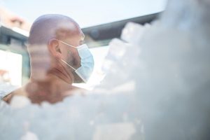 Watch-Austrian-man-spends-2-12-hours-in-ice-for-Guinness-record - TA NEA - TA NEA
