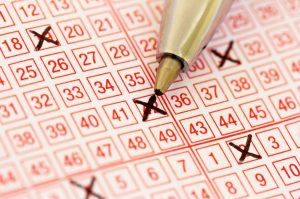 Woman-discovers-lottery-scam-is-a-real-150000-jackpot - TA NEA - TA NEA