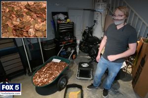 pennies-covered-in-oil-index - TA NEA - TA NEA