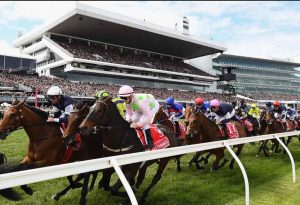 Thousands pack into Flemington for wet Melbourne Cup Day - TA NEA - TA NEA
