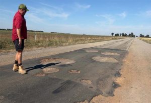 Vic road repair bill tips - TA NEA - TA NEA