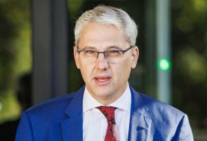 Victoria assistant treasurer error of judgement 295 - TA NEA - TA NEA