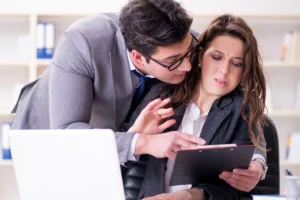 workplace-harassment - TA NEA - TA NEA