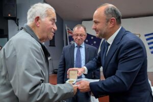 EOKA veteran honoured at 50th Cyprus Federation Conference in Australia