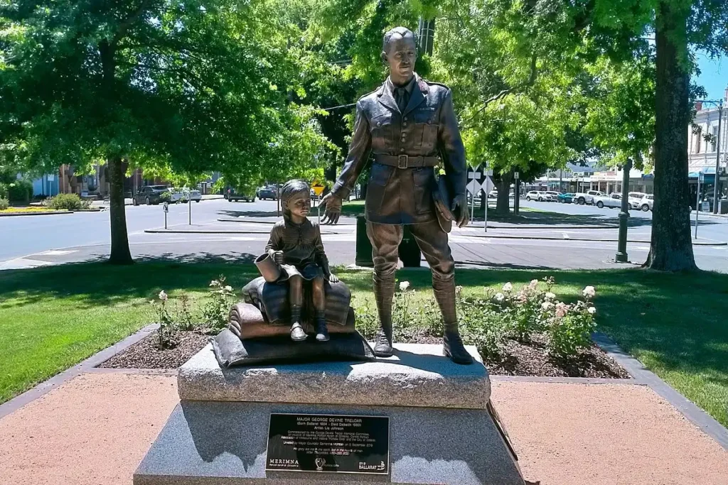 Trelor-statue - TA NEA