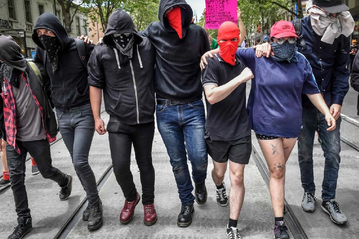 VIC BAN MASKS - TA NEA