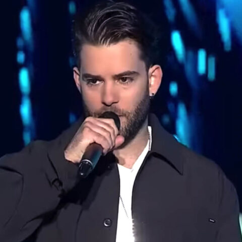 Apostolis Kasparpidis wins over all four coaches on The Voice of Greece