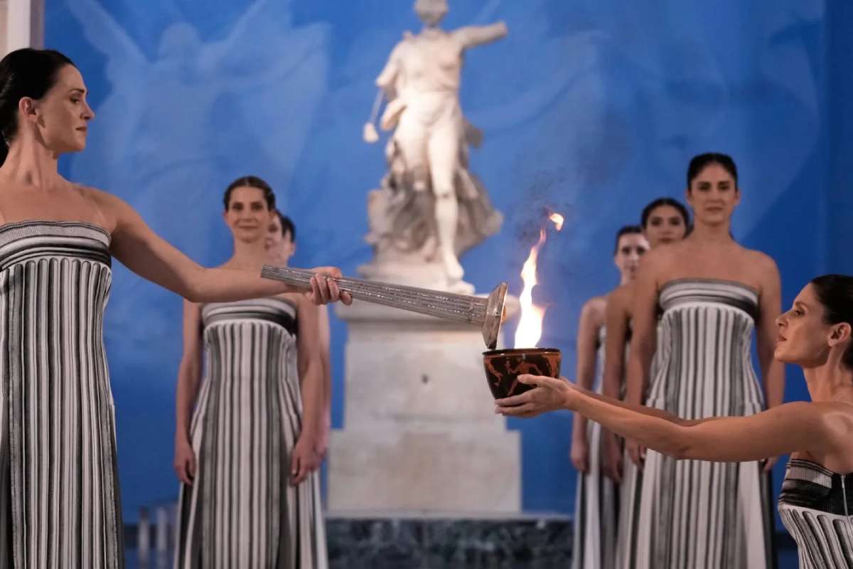 olypmic torch - TA NEA