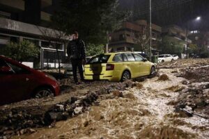 Attica submerged by severe weather - TA NEA - TA NEA Attica submerged by severe weather