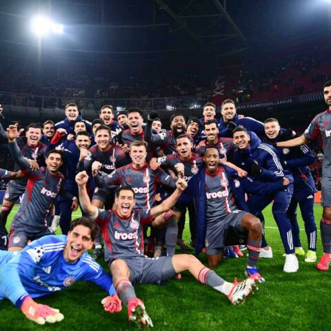 Olympiacos stuns Ajax